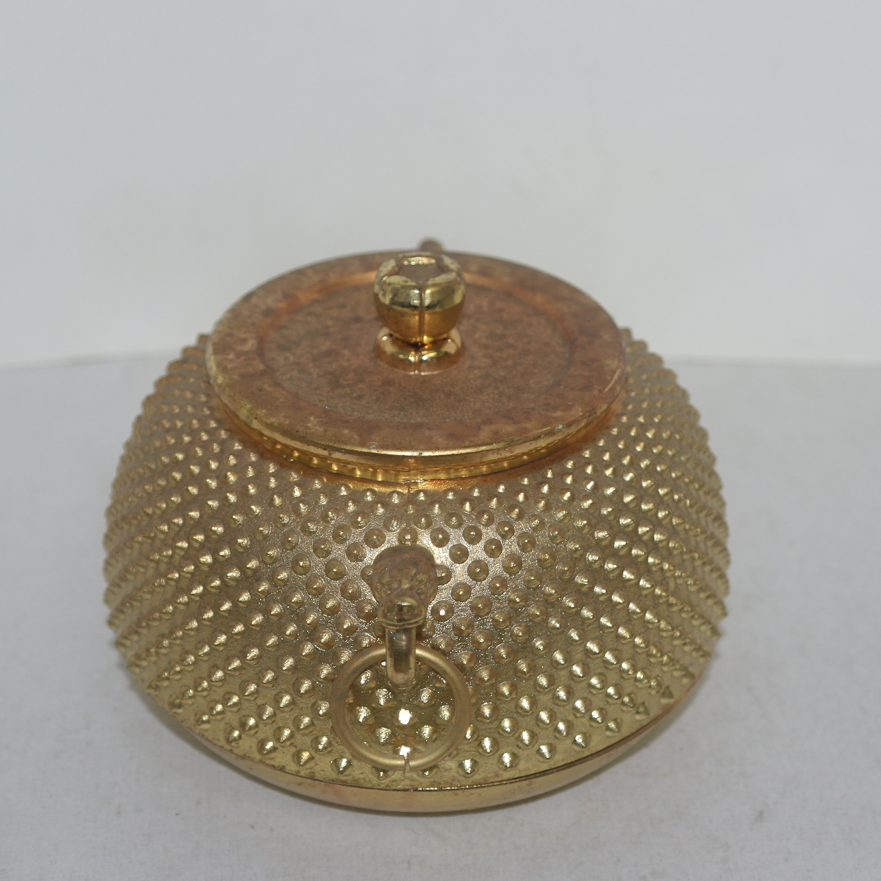 묵직한 청동으로된 차솥