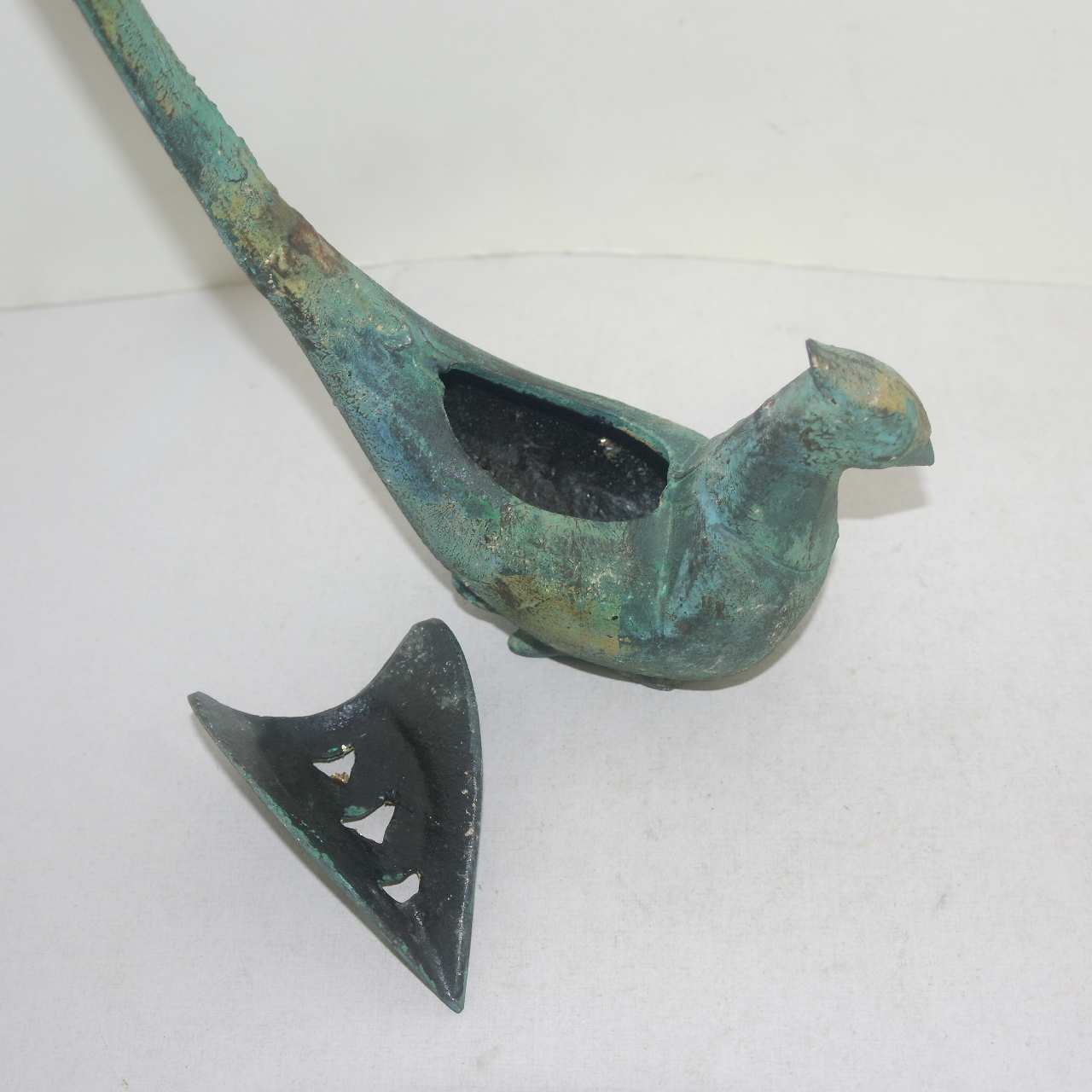 묵직한 무쇠로된 꿩모양 향로