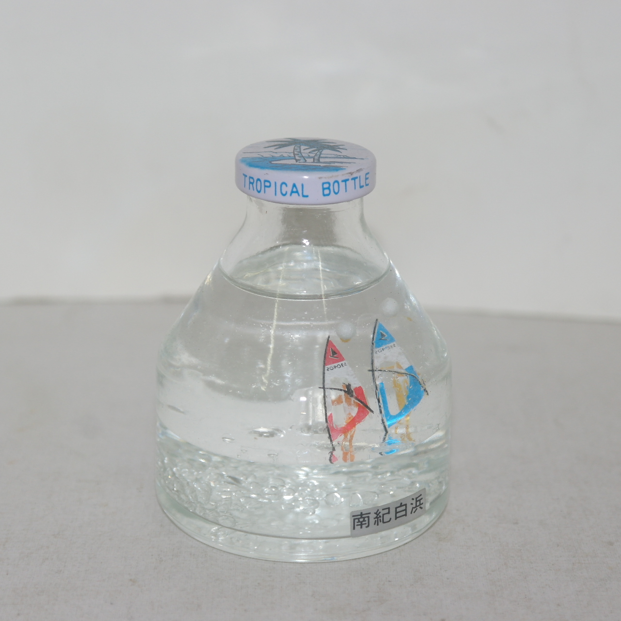 서핑하는 여인 유리병