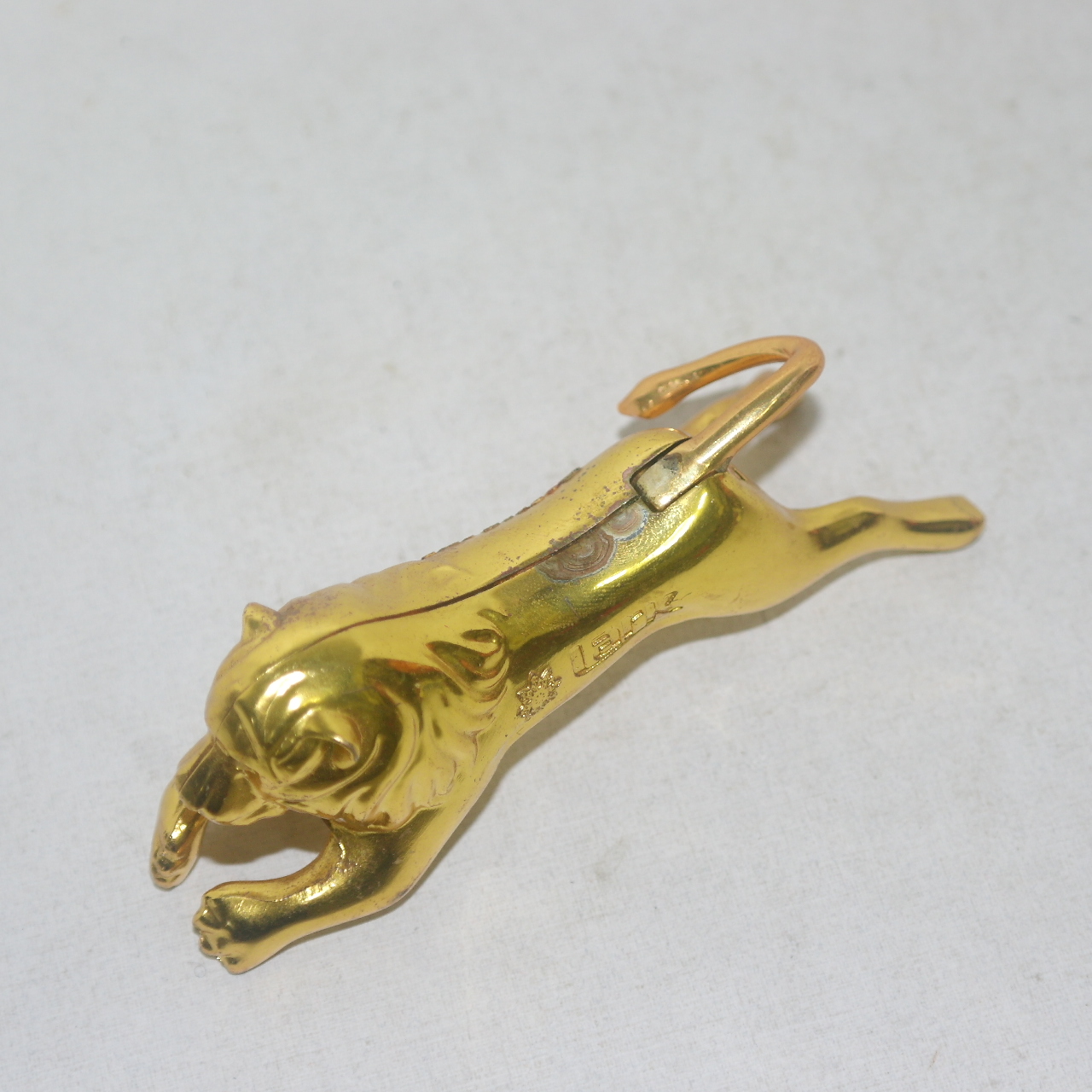 근대사 금속재질에 사자모양 라이터