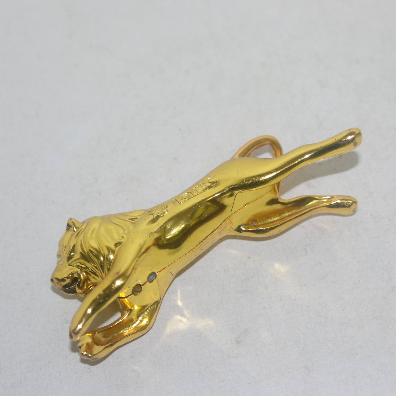 근대사 금속재질에 사자모양 라이터