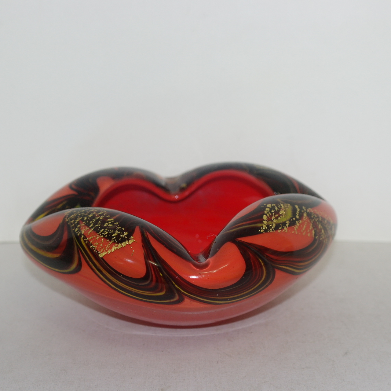 묵직한 유리로된 화형 수완