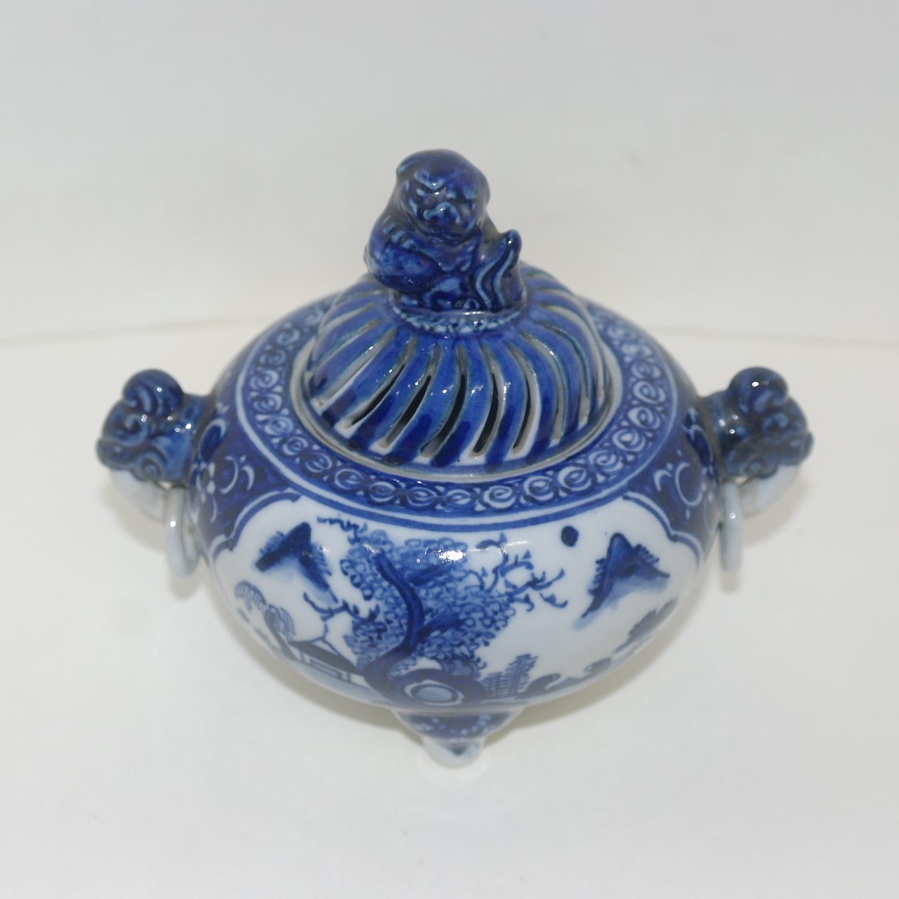 청화백자 산수문 이귀해태 향로