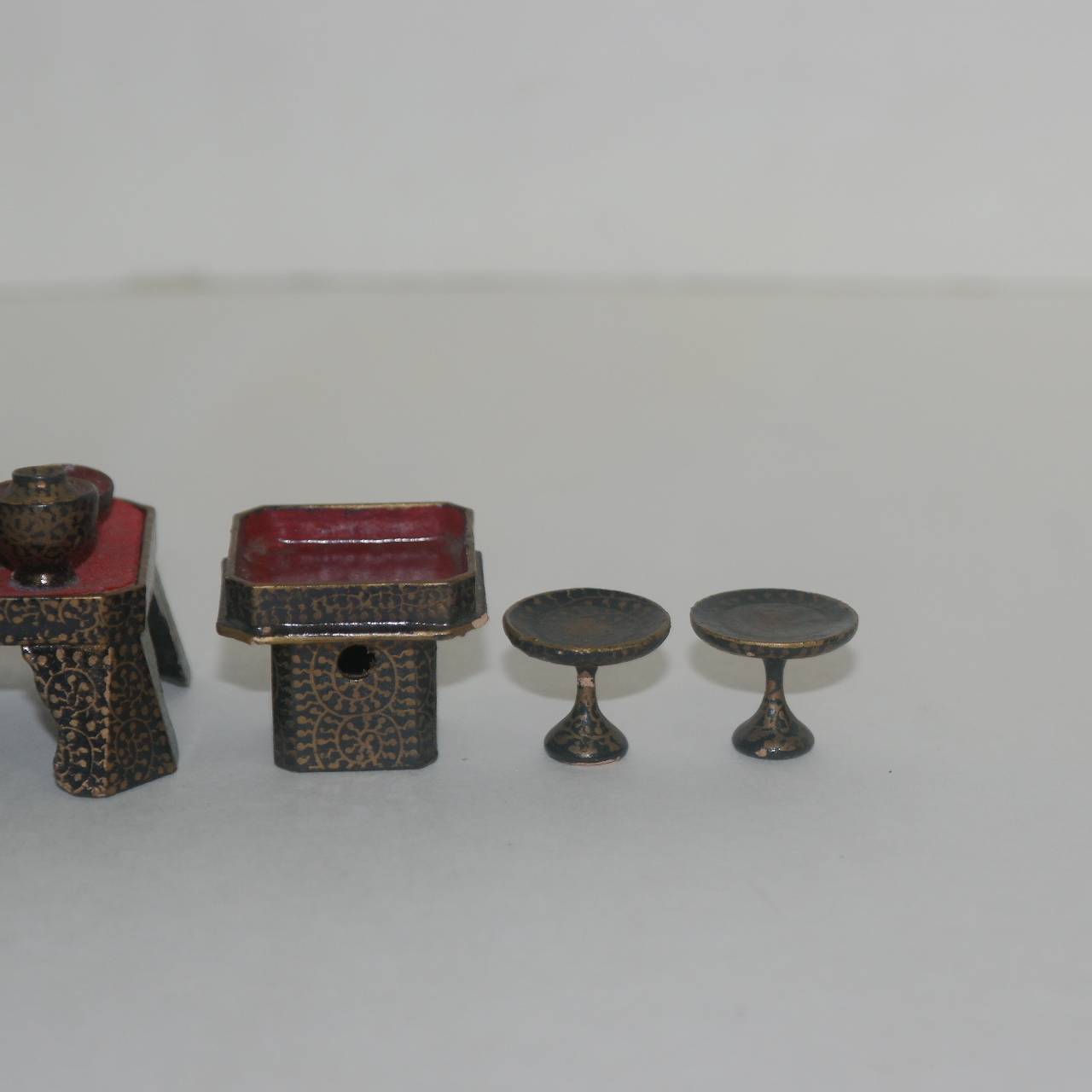 초소형크기의 나무로된 차반과 장식품일괄