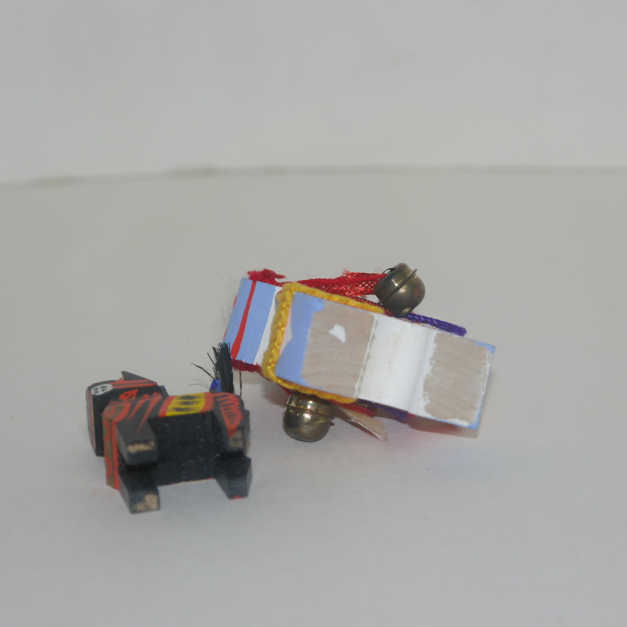 나무로된 말 인형 2점