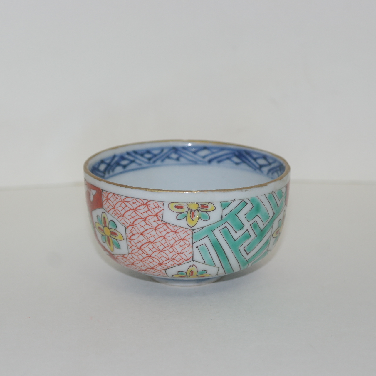 100년이상된 수자문 청화백자진사화문 잔