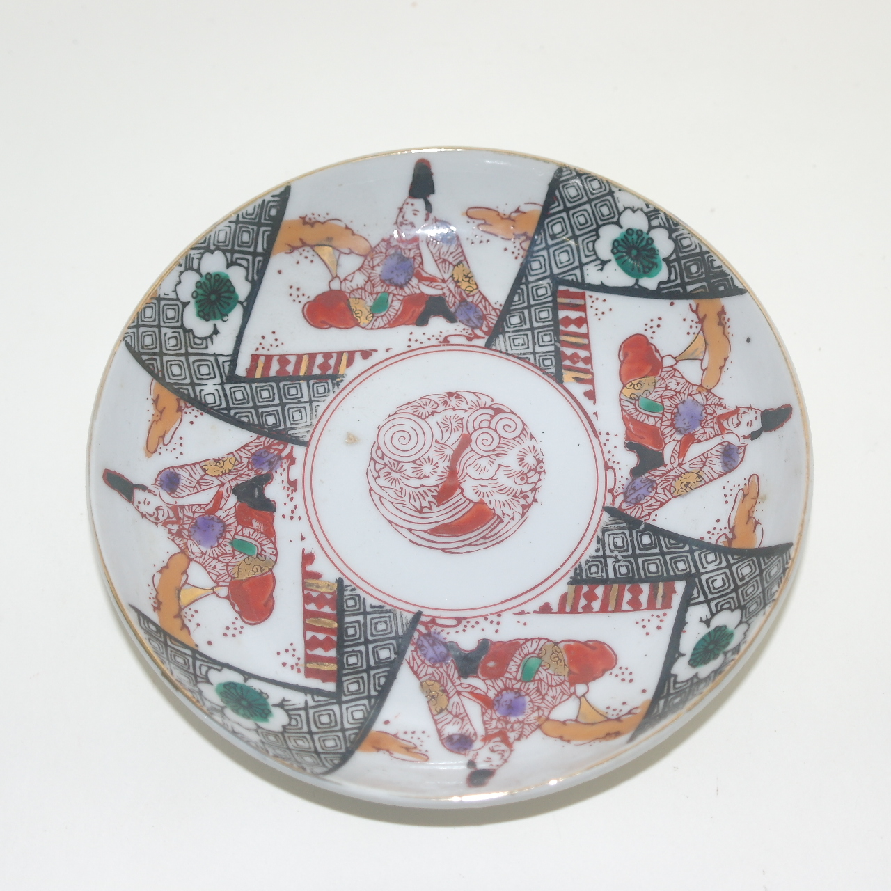 연대가좋은 철화백자 진사인물문 완