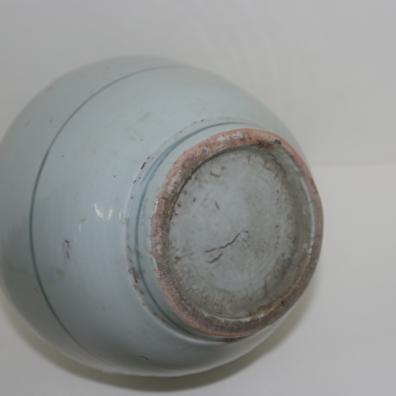 100년이상된 청화백자 초화문 주병