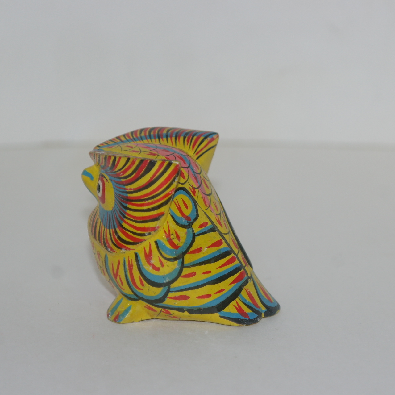 나무조각후 채색된 부엉이 조각상