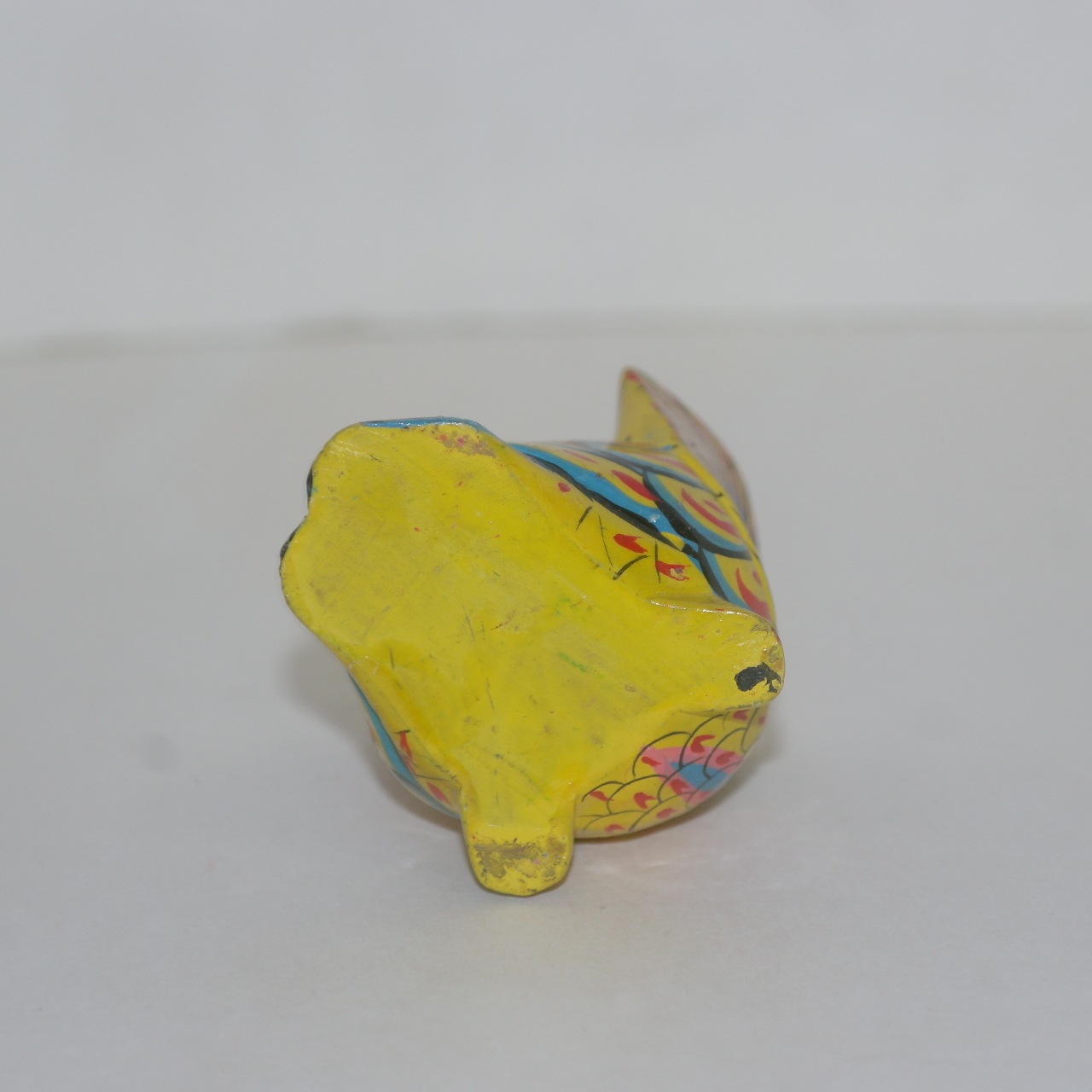 나무조각후 채색된 부엉이 조각상