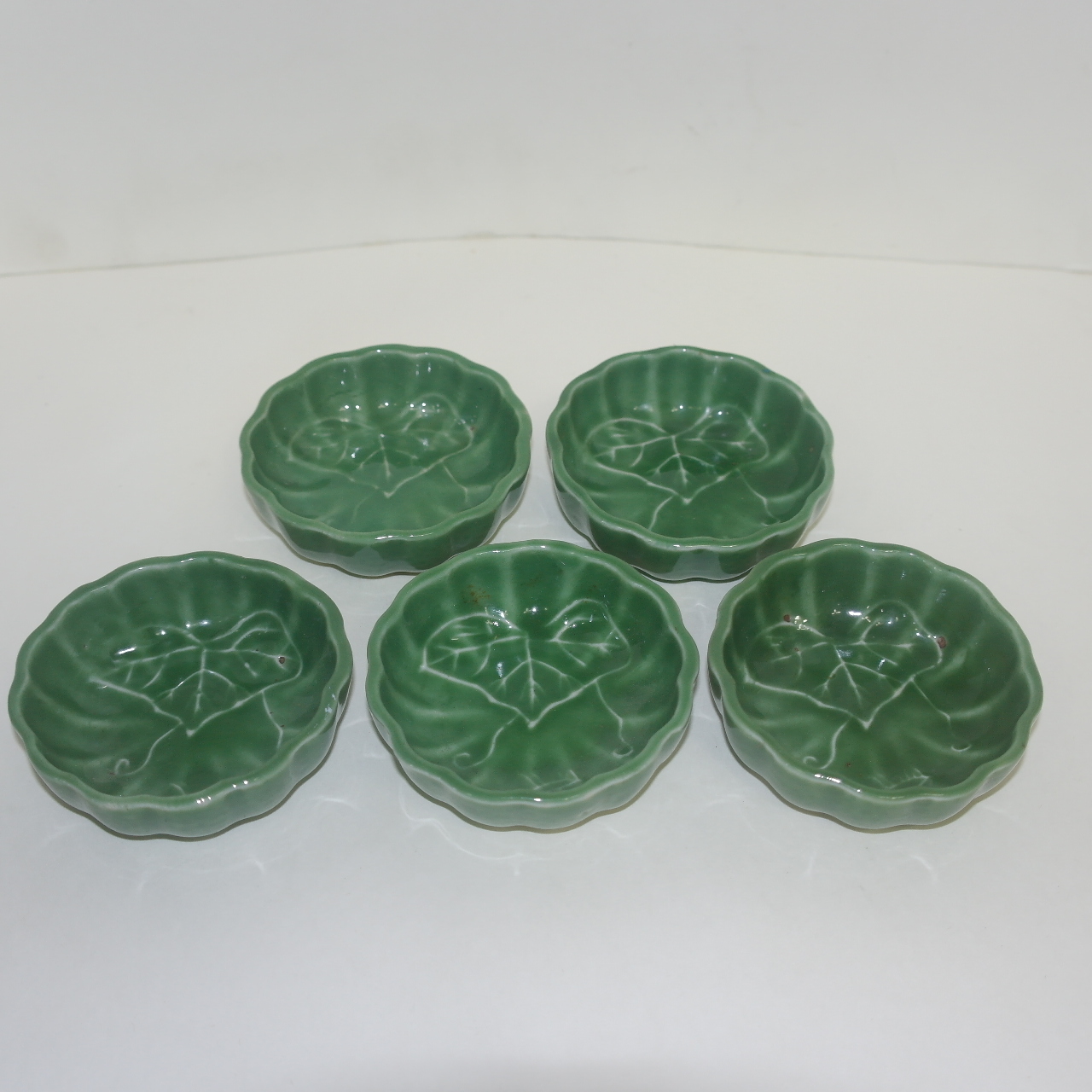 연대가좋은 청자 양각포도문 화형완 5점