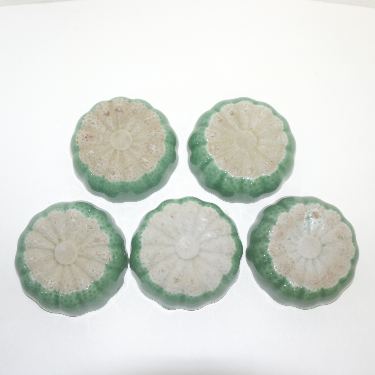 연대가좋은 청자 양각포도문 화형완 5점