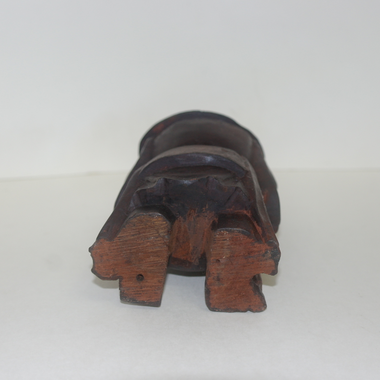 원목나무를 통으로 조각한 복신 조각상