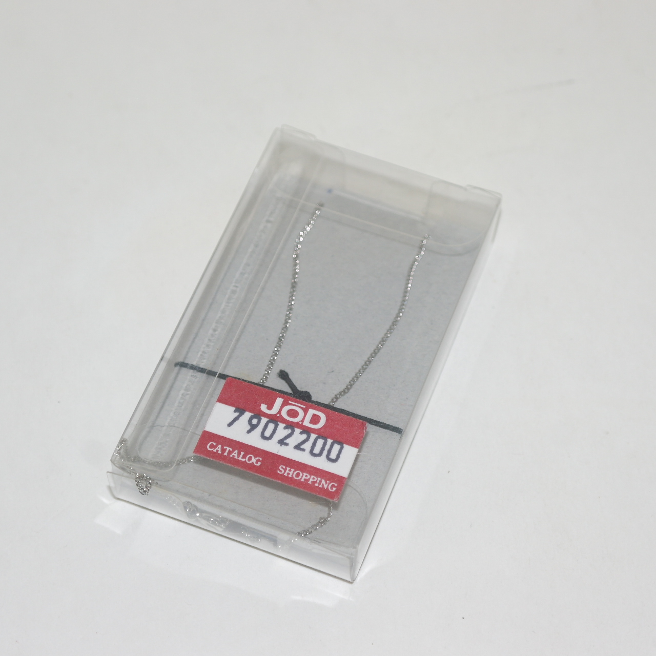 보석이 장식된 목걸이