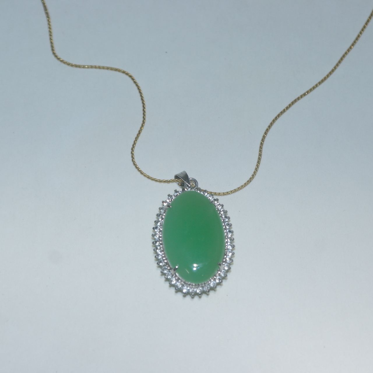 진품 천연보석이 장식된 목걸이