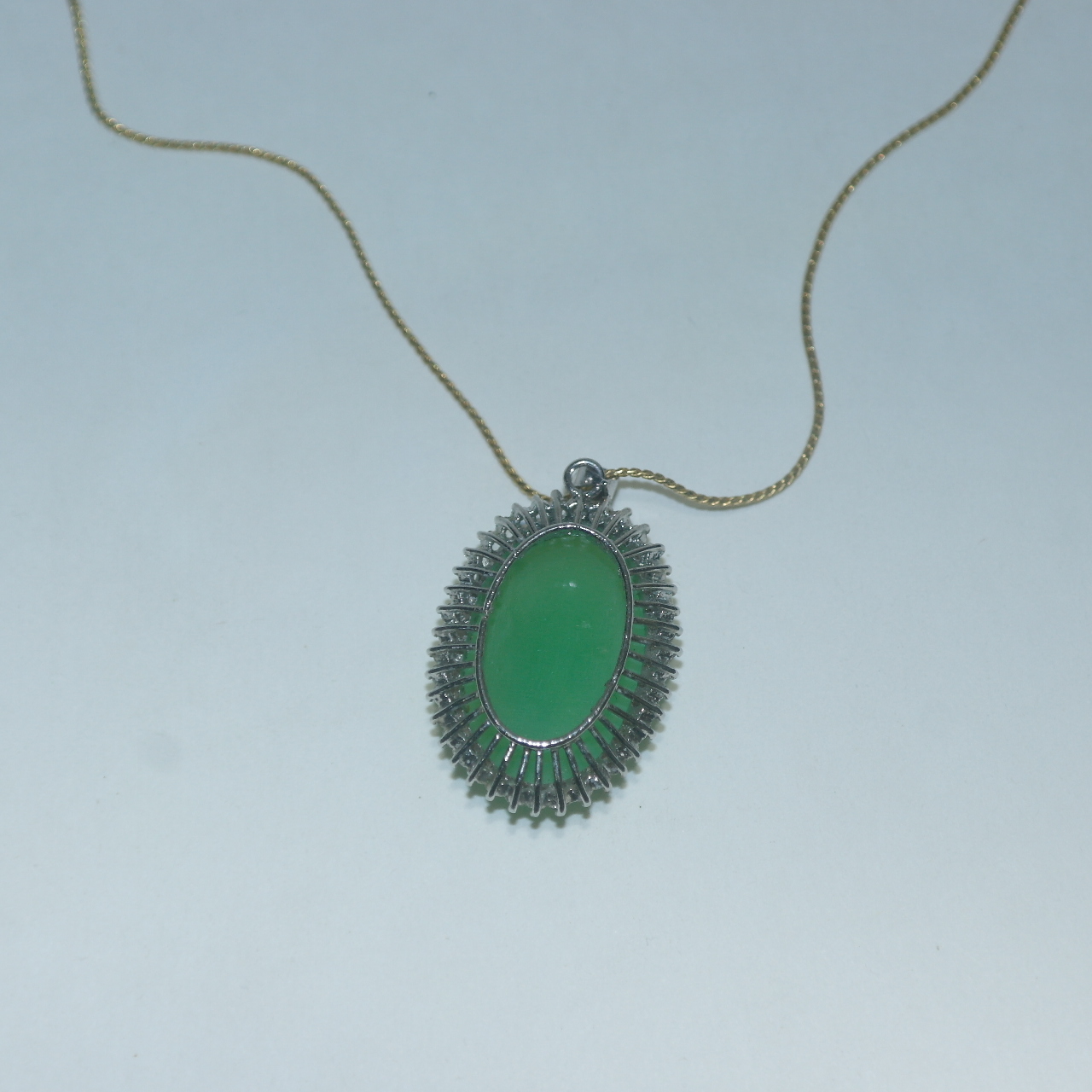 진품 천연보석이 장식된 목걸이