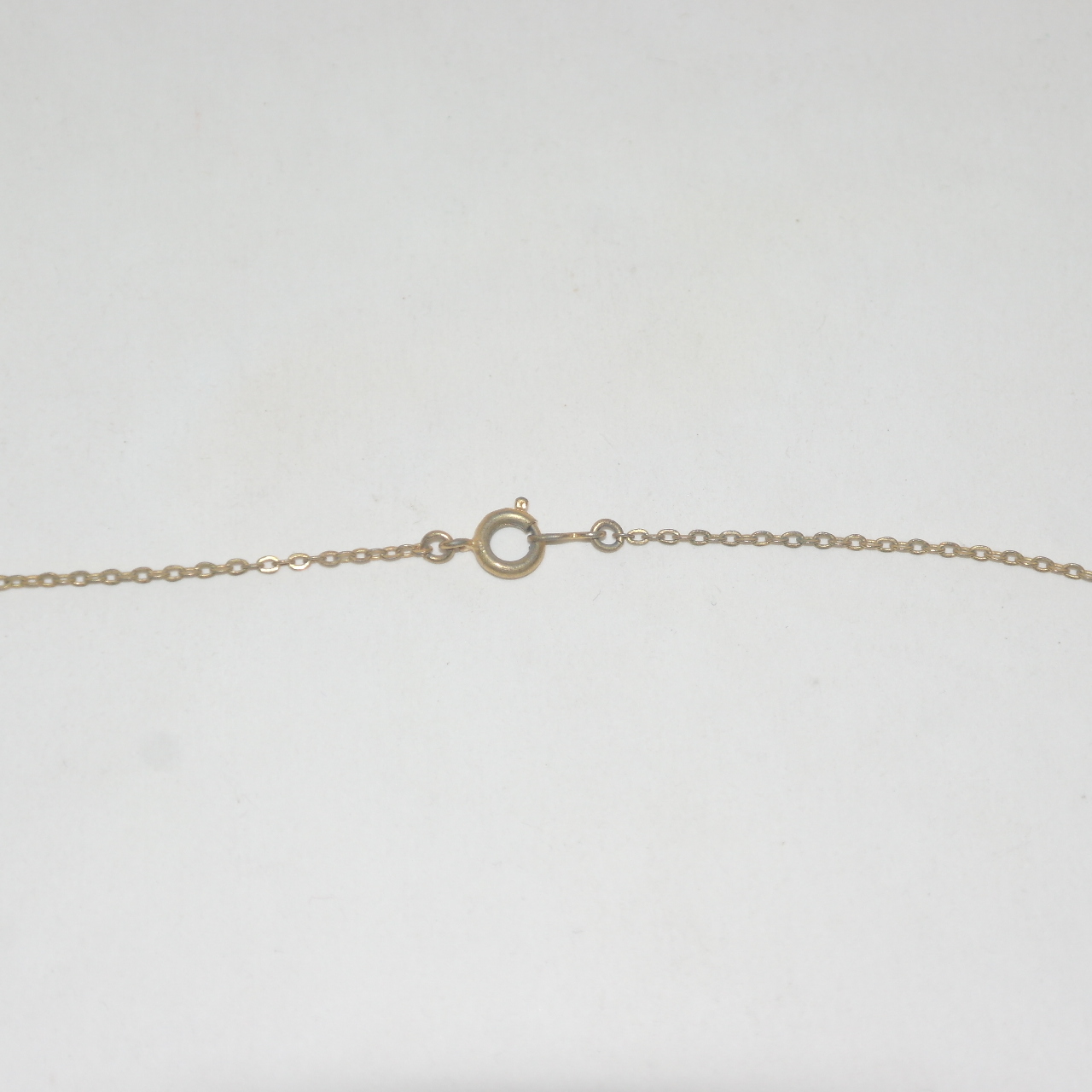 천연보석이 장식된 목걸이