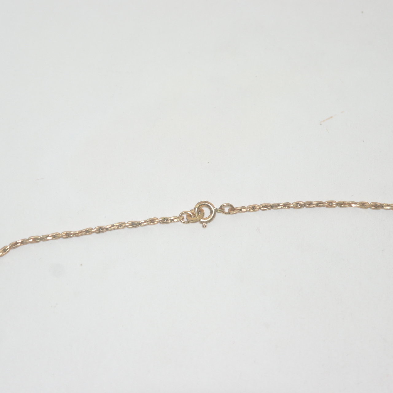 비취옥돌에 새가 조각된 목걸이