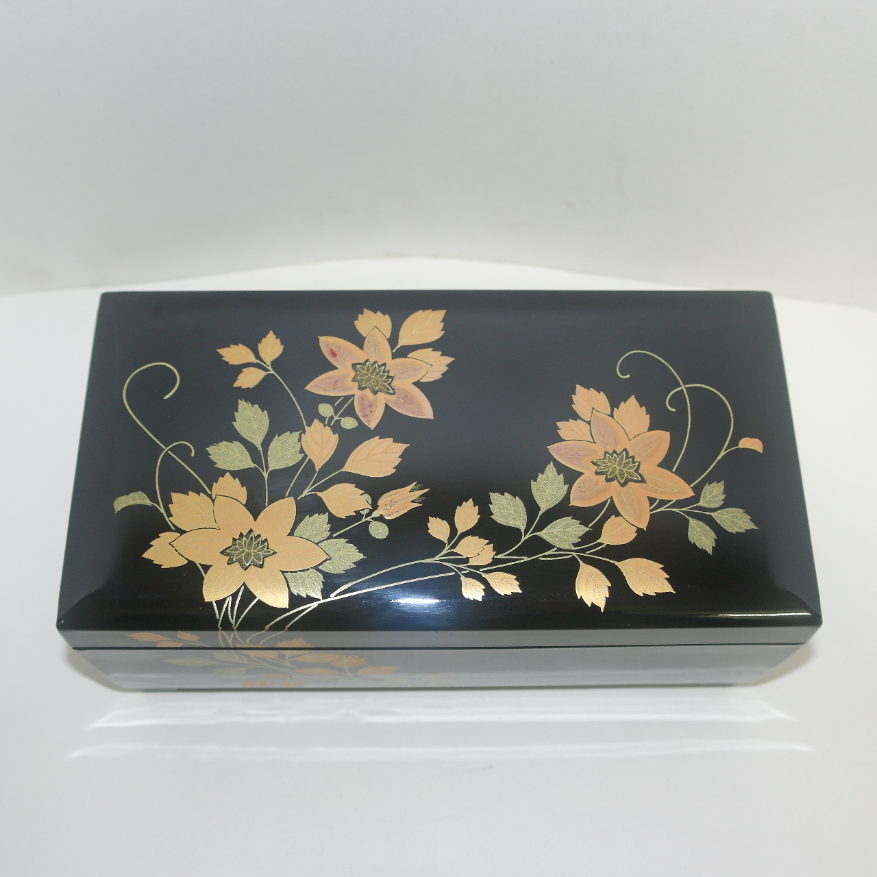 나무에 금채화문된 보석함