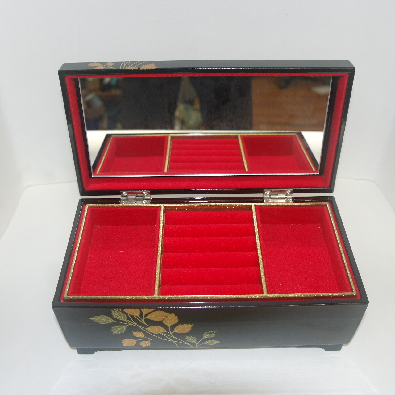 나무에 금채화문된 보석함