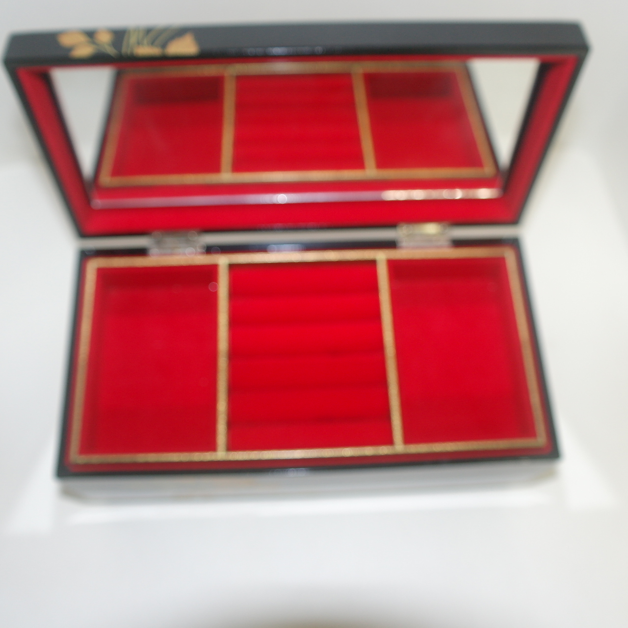 나무에 금채화문된 보석함