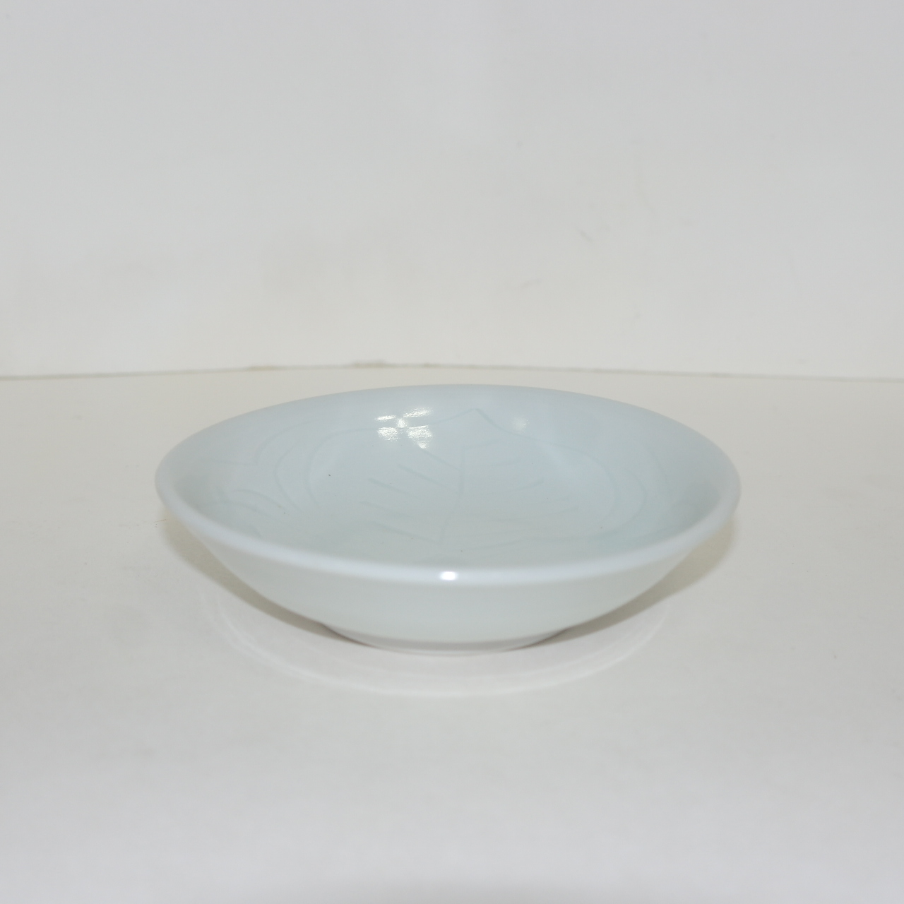 순백자 음각나뭇잎문 완