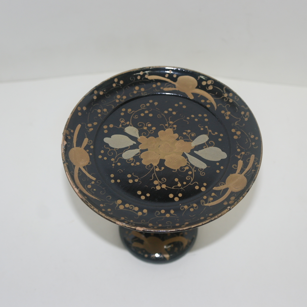 연대가좋은 나무에 금채화문된 굽다리 화대,화반