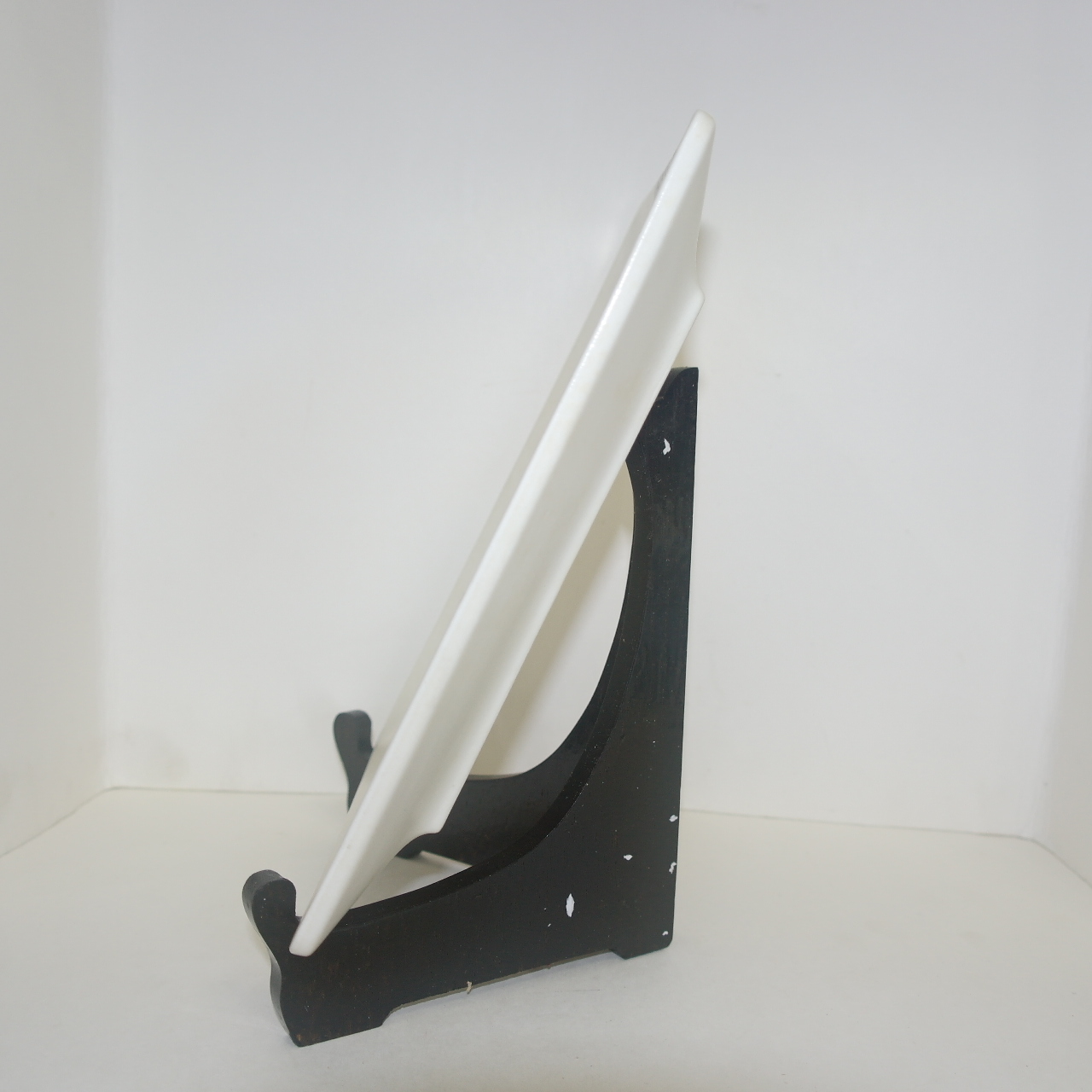 대형크기의 작가의 작품인 철화백자 여인 대완