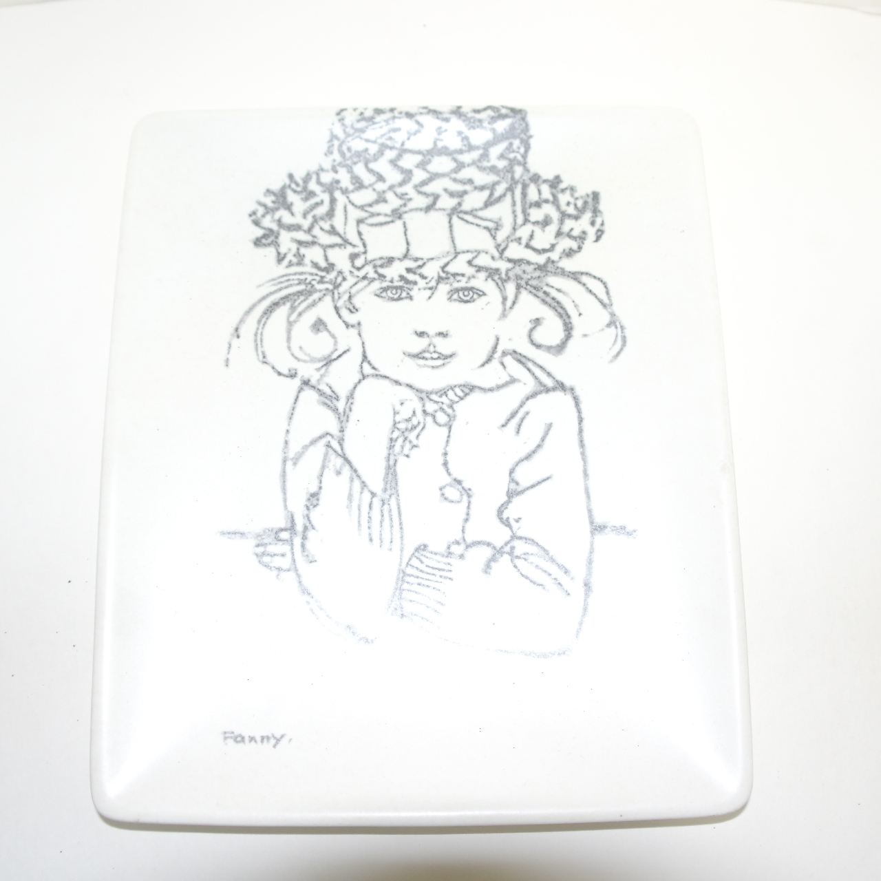 대형크기의 작가의 작품인 철화백자 여인 대완