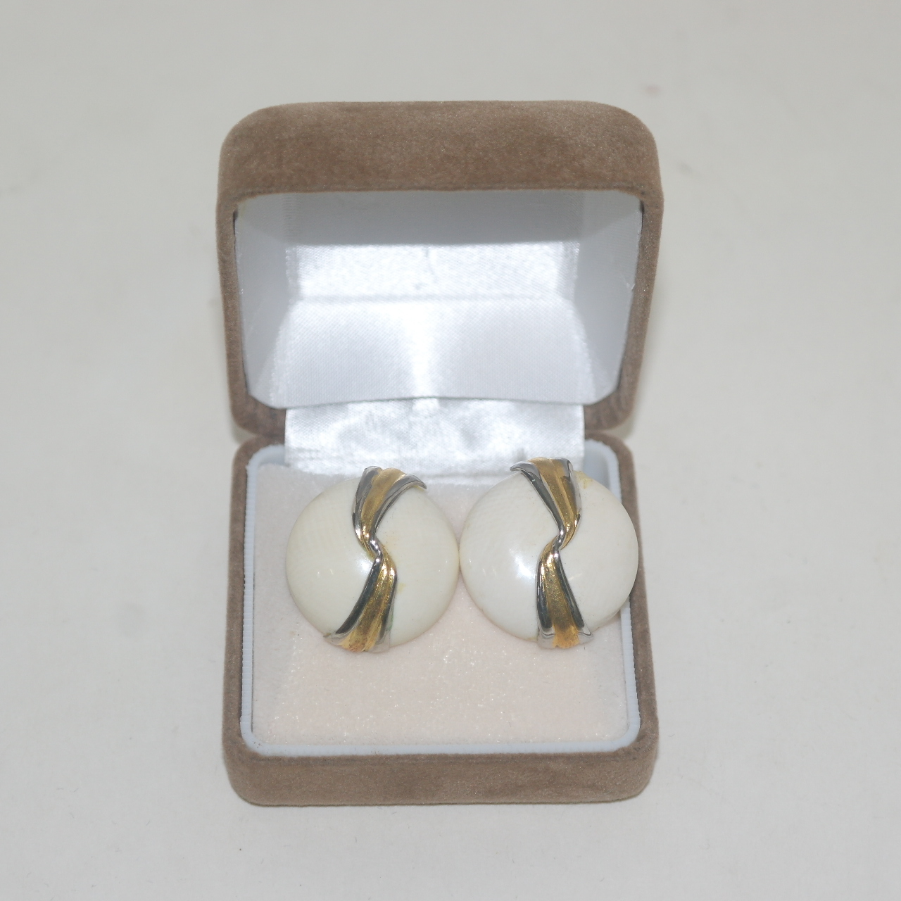 52-상아재질로된 귀걸이 1쌍