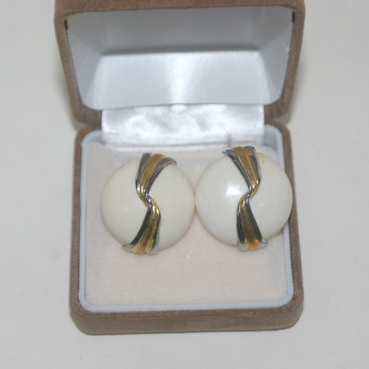 52-상아재질로된 귀걸이 1쌍