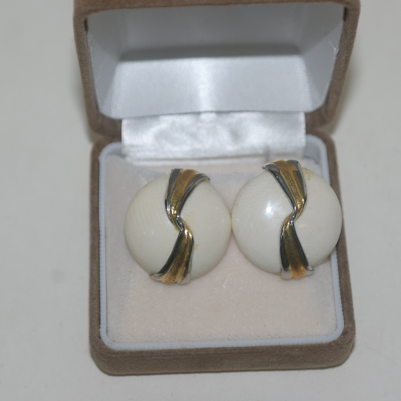 52-상아재질로된 귀걸이 1쌍