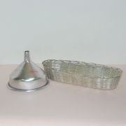 근대사 알루미늄재질의 깔때기와 주석합금재질의 소형바구니