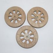 나무를 조각한 마차바퀴모양 차탁 3점