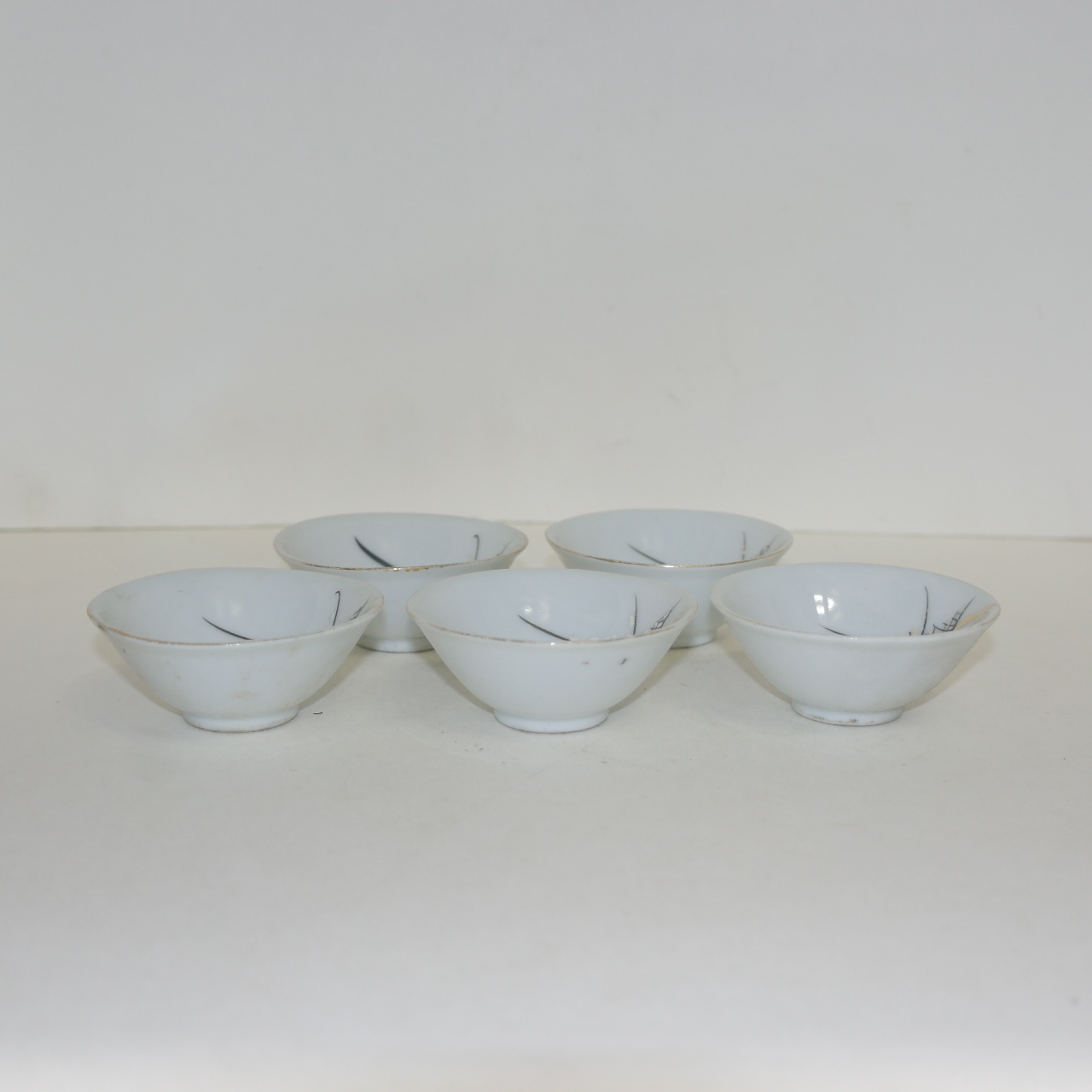 연대가좋은 철화백자금채학문 잔 5점