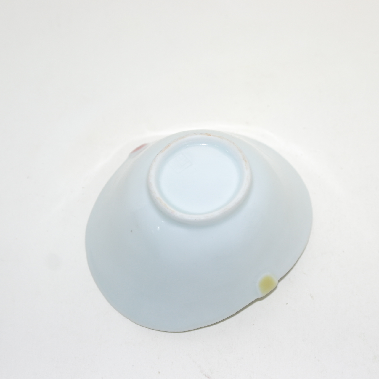 재미난 모양의 백자완