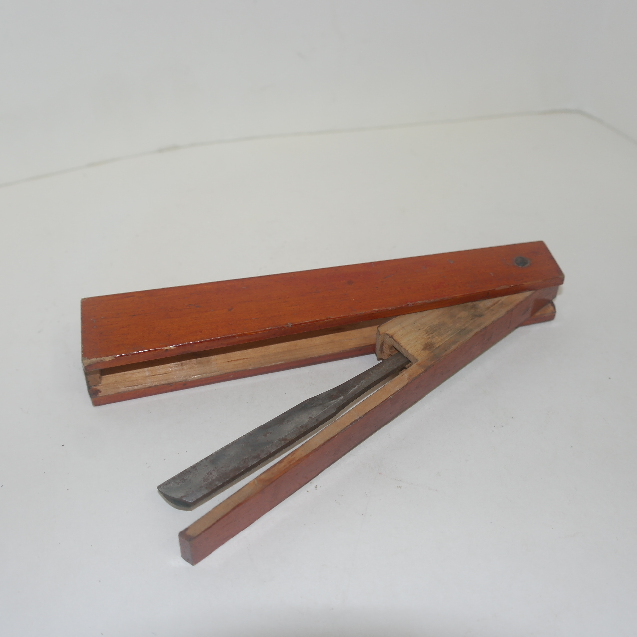 근대사 연대좋은 나무칼집통과 무쇠칼