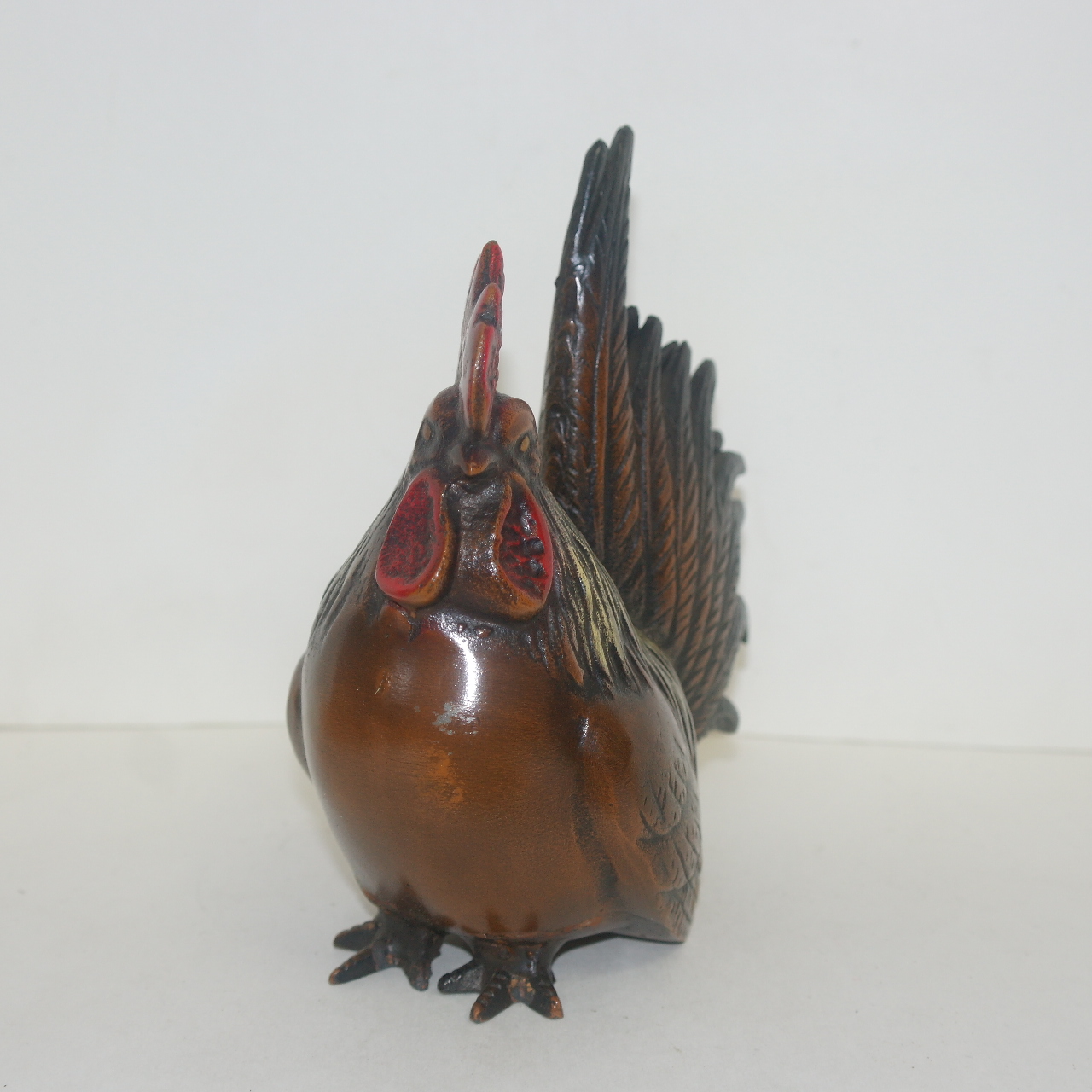 묵직한 무쇠로된 닭 조각상