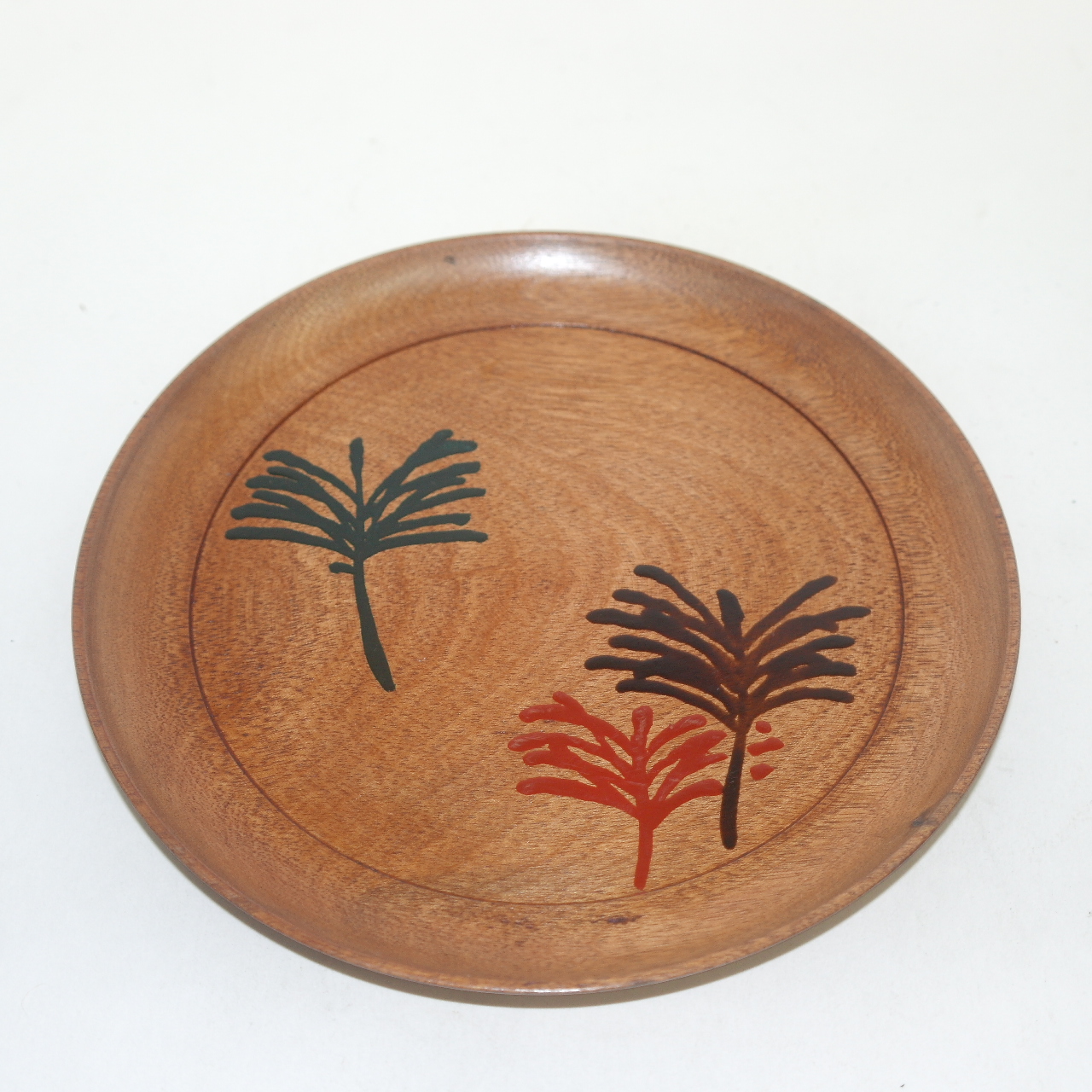 원목나무에 그림이 있는 나무차반