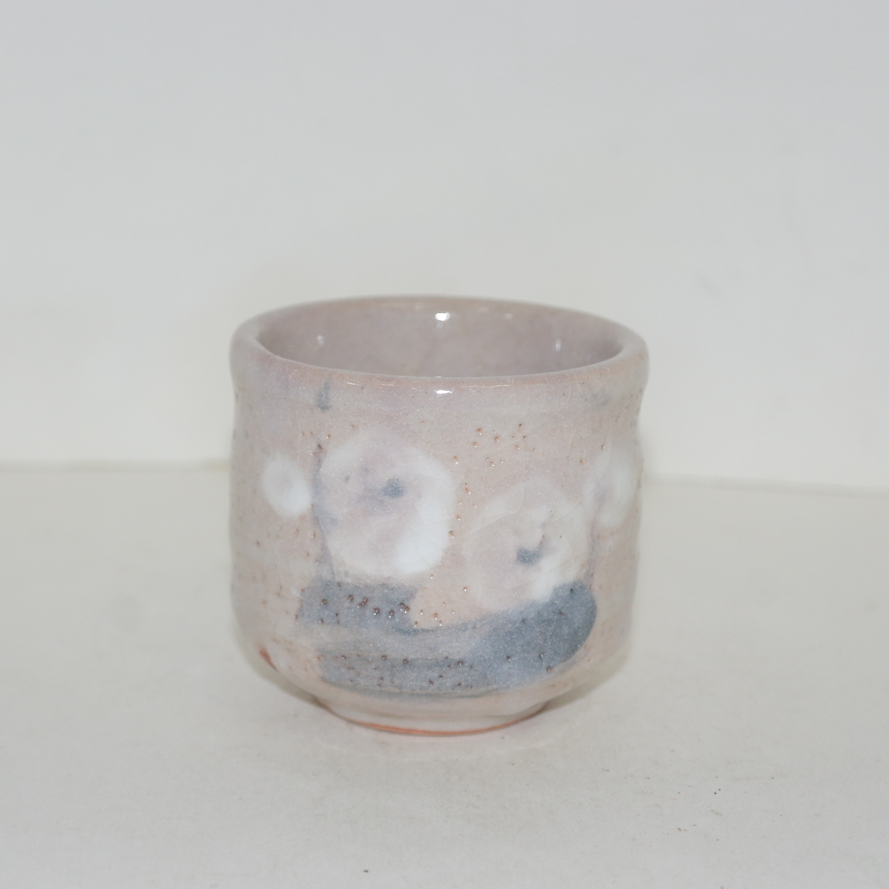 청자 철화백채화문 잔