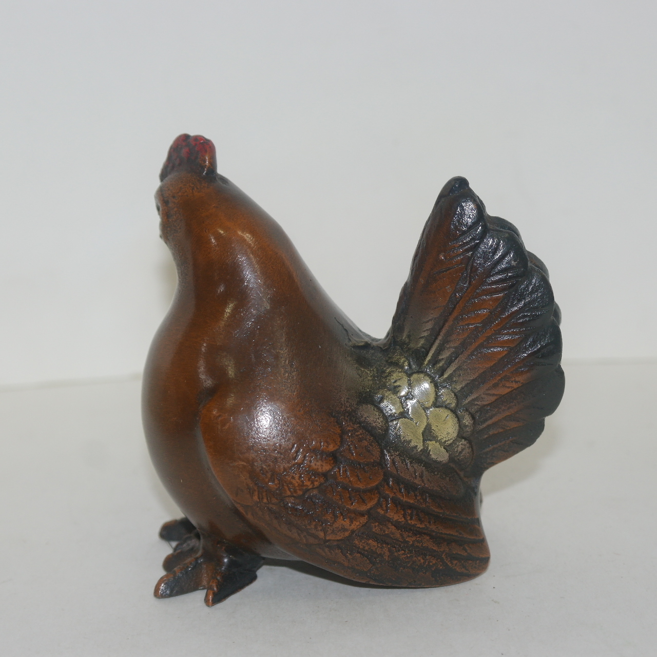 묵직한 무쇠로된 닭 조각상