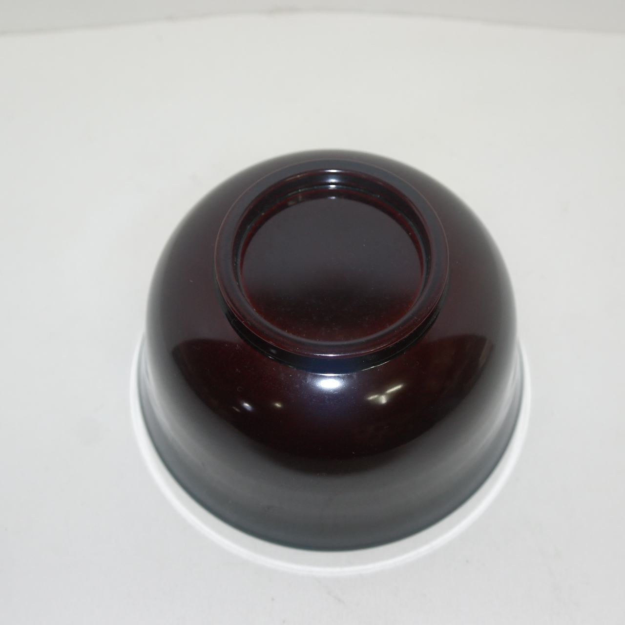 나무에 옷칠이된 말찻잔