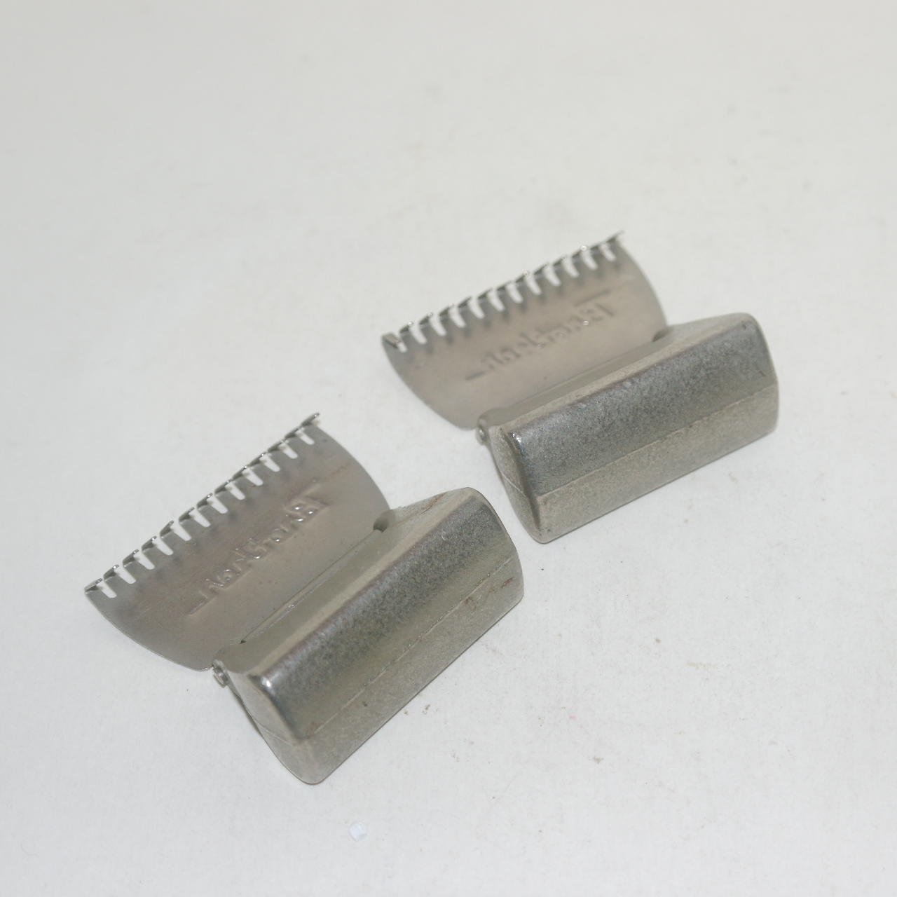 근대사 허리끈 바클에 끼우는 무쇠무게추 2점