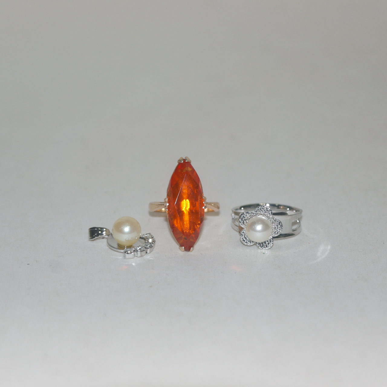 반지 2점과 진주목걸이 추