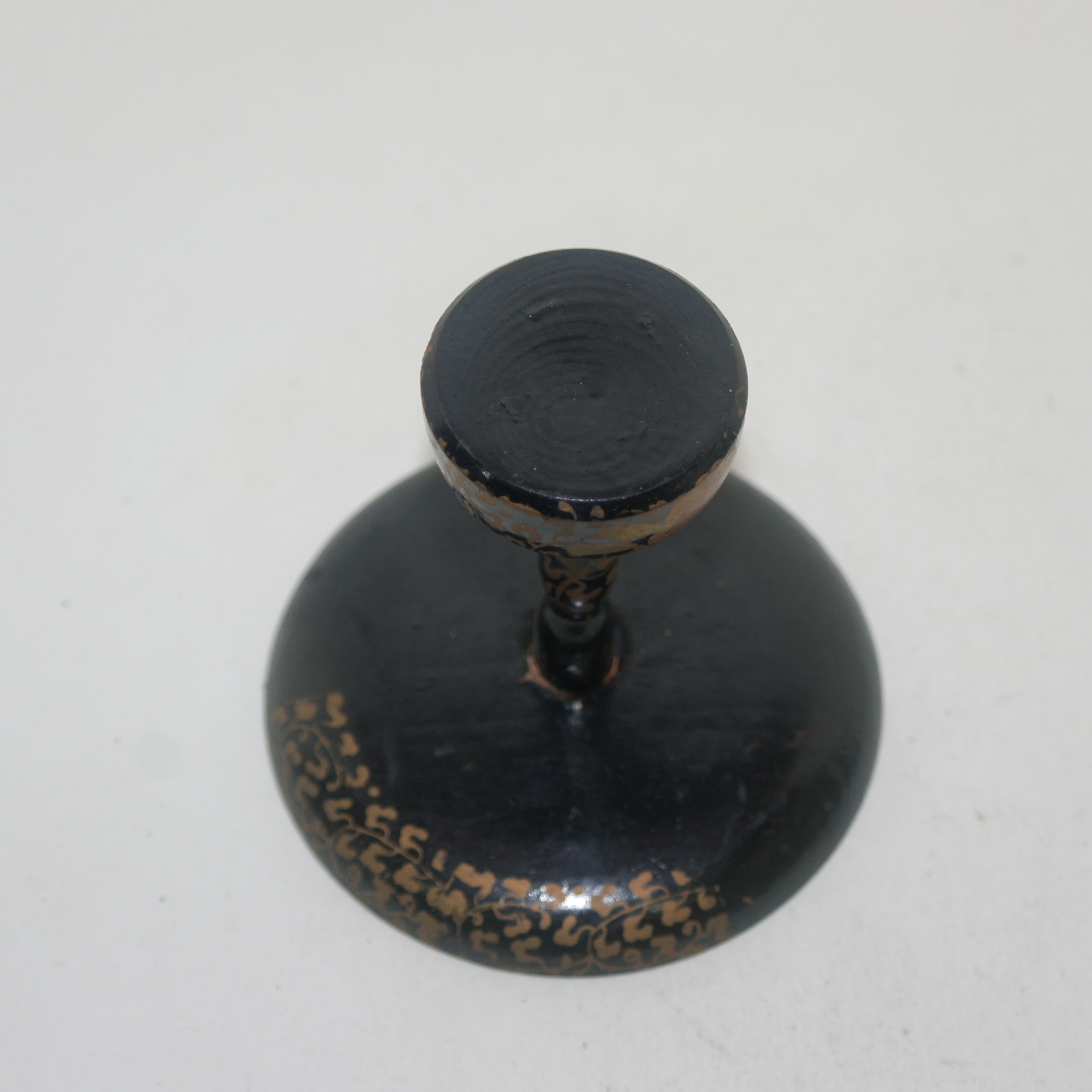 연대가좋은 나무에 금채화문된 화대