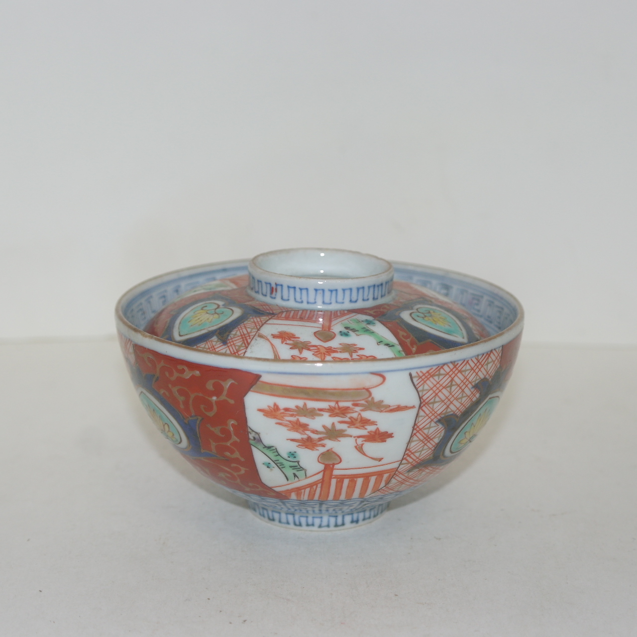 100년이상된 청화백자진사금채화문 대명성화년제명 개완