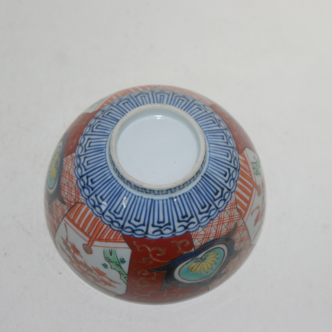 100년이상된 청화백자진사금채화문 대명성화년제명 개완