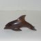 화류목 나무로 조각된 돌고래