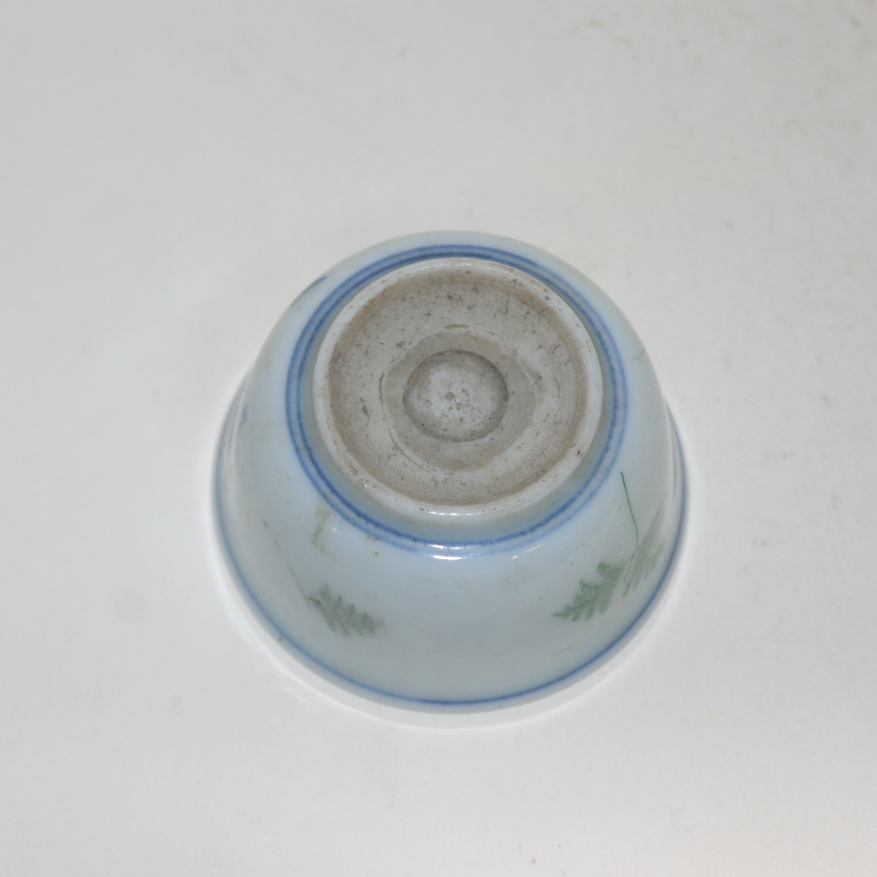 100년이상된 청화백자고사리나비문 잔