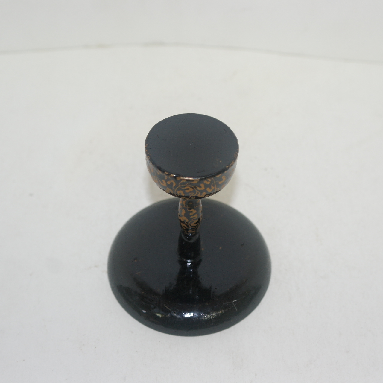 연대가좋은 나무에 금채화문된 화대